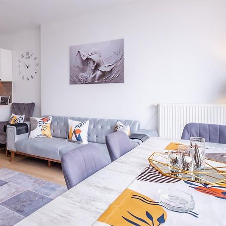 Charming Flat With City View In Atasehir Istanbul Exteriör bild