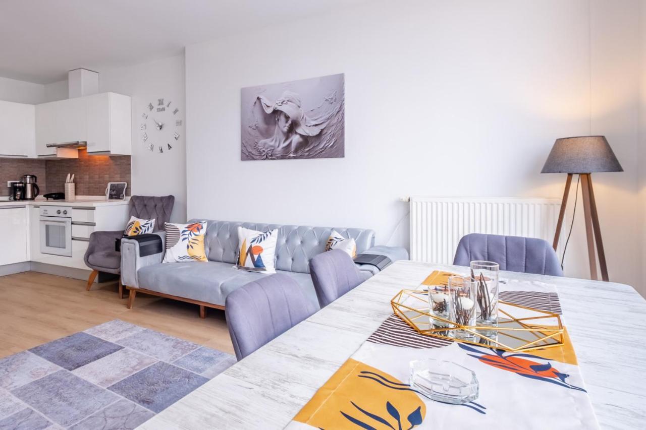 Charming Flat With City View In Atasehir Istanbul Exteriör bild