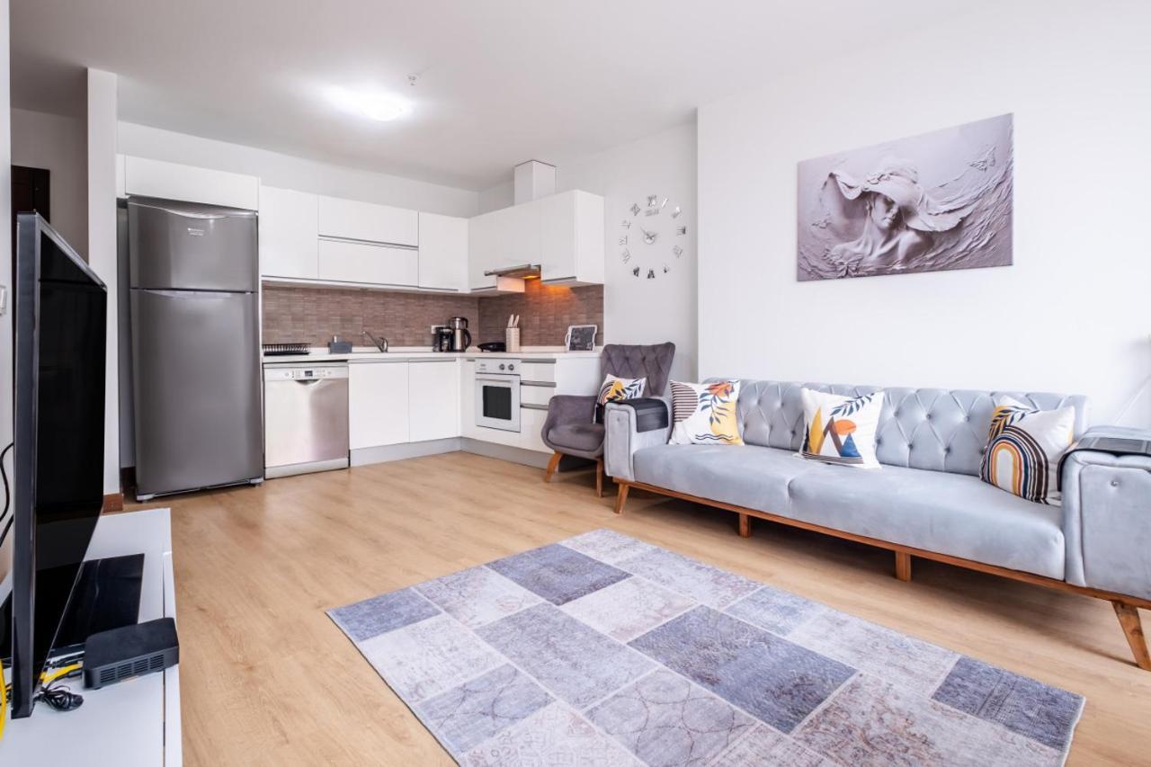 Charming Flat With City View In Atasehir Istanbul Exteriör bild